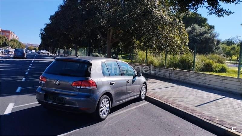 Usado VW Golf VI Highline 105 CV (77 kW) 2009 Gris / plata Utilitario