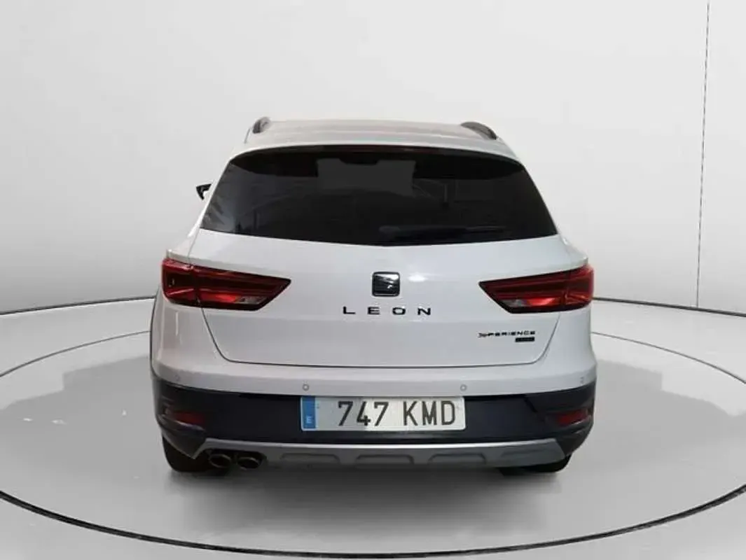 Usado Seat Leon X-Perience 4Drive 150 CV (110 kW) 2018 Blanco Familiar