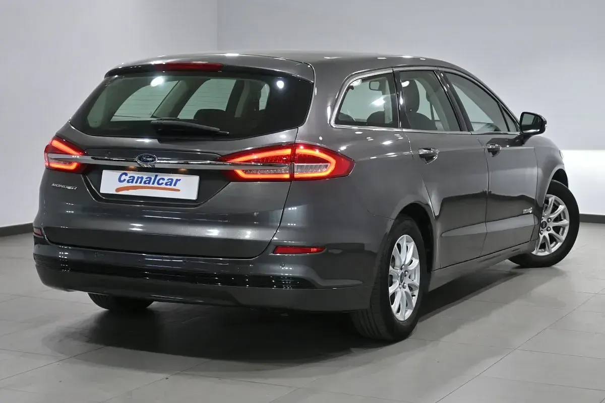 Usado Ford Mondeo Trend 187 CV (137 kW) 2020 Gris