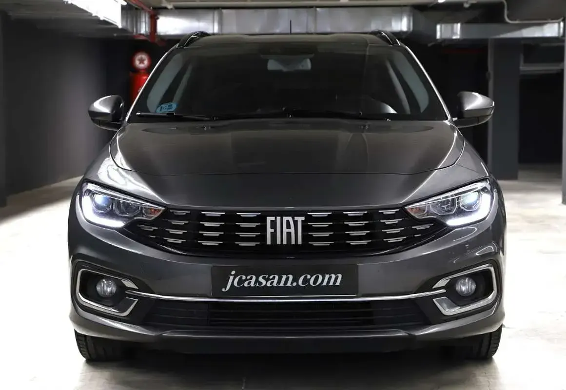 Usado Fiat Tipo Life 95 CV (69 kW) 2022 Gris Familiar