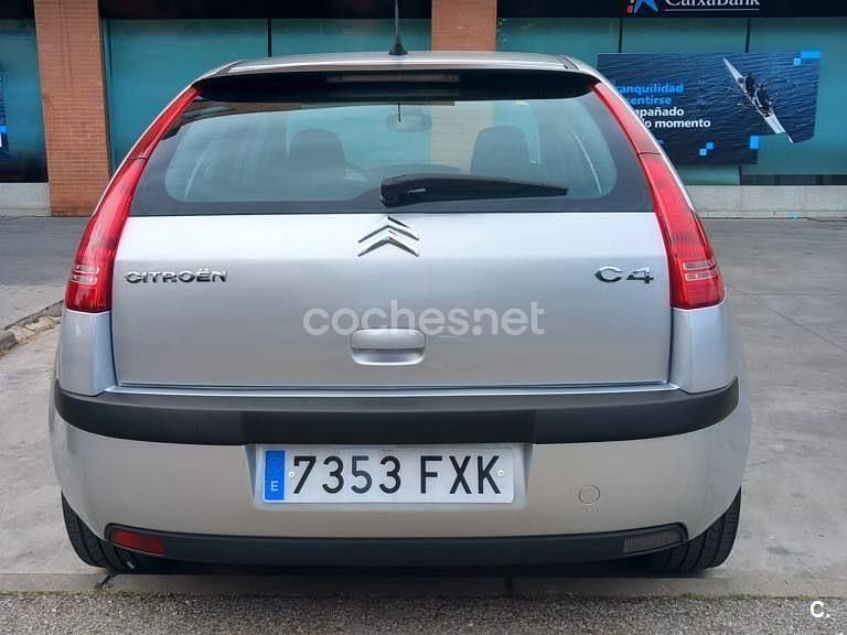 Usado Citroën C4 92 CV (67 kW) 2007 Gris / plata Berlina