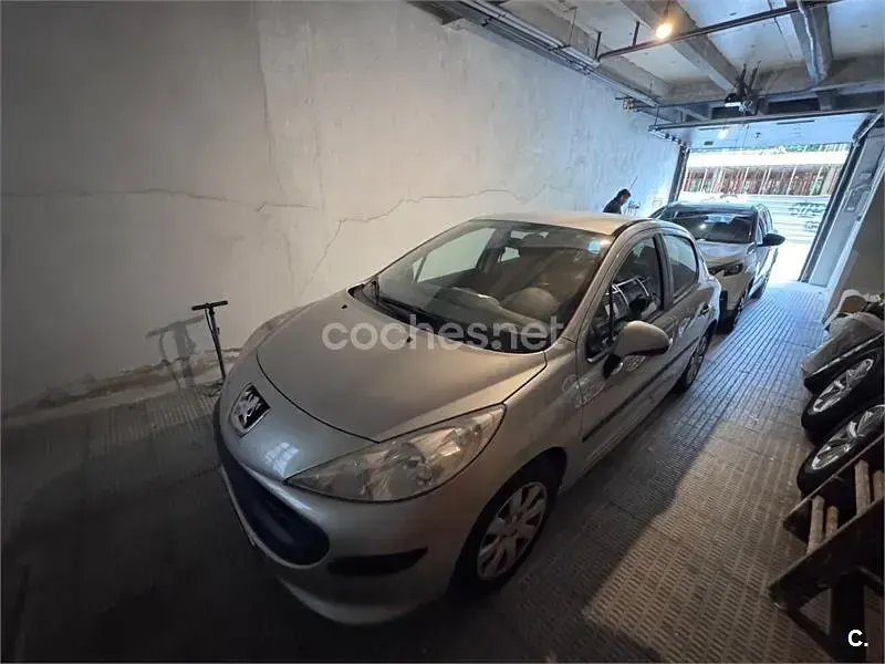 Usado Peugeot 207 70 CV (51 kW) 2007 Gris / plata Berlina
