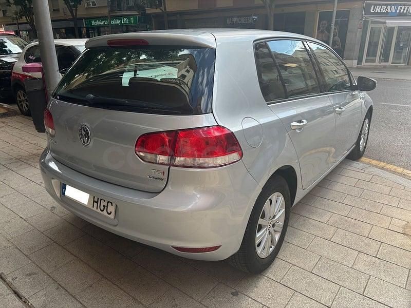 Usado VW Golf VII 105 CV (77 kW) 2012 Gris / plata Berlina
