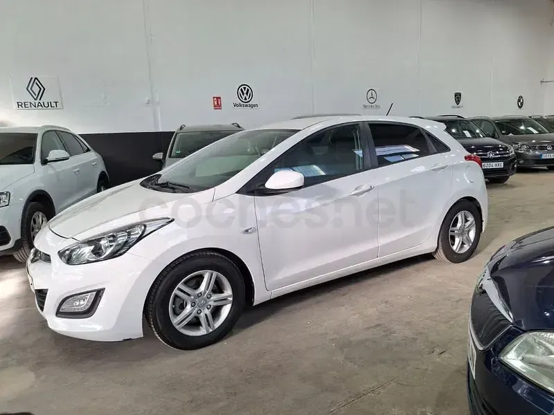 Usado Hyundai i30 90 CV (66 kW) 2014 Blanco Berlina