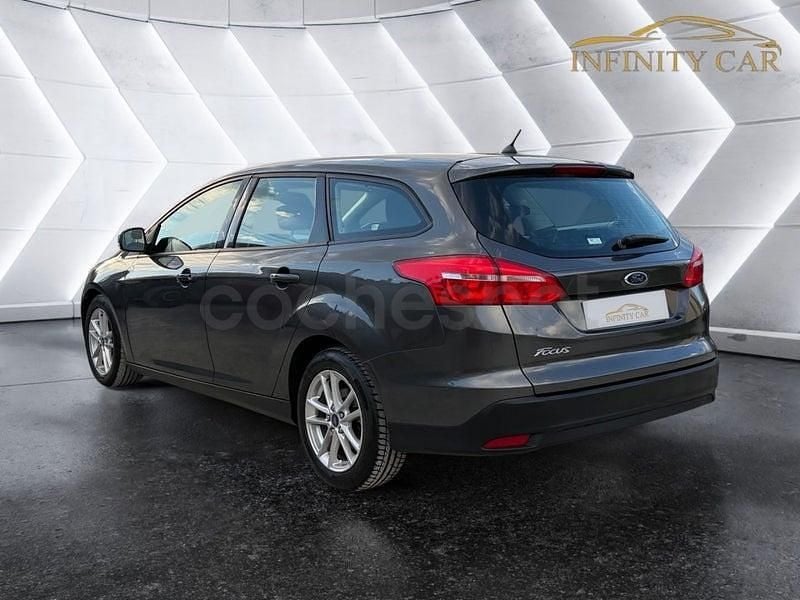 Usado Ford Focus Business Edition 125 CV (91 kW) 2017 Gris / plata Familiar