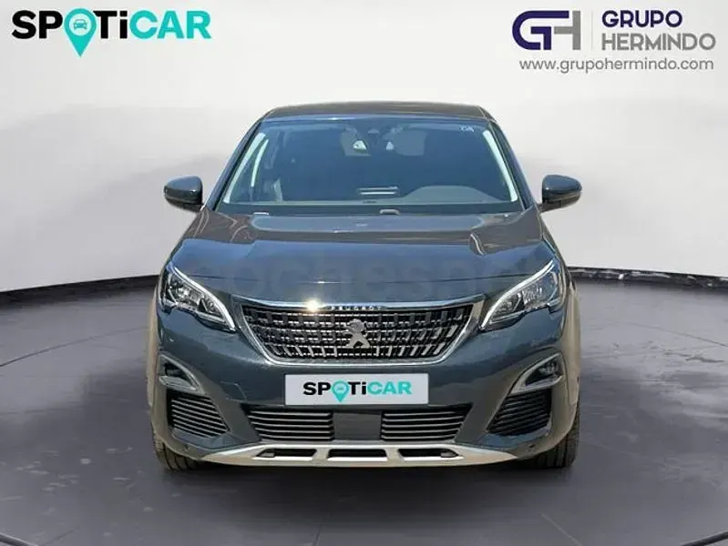 Usado Peugeot 3008 Allure 130 CV (95 kW) 2021 Gris / plata SUV