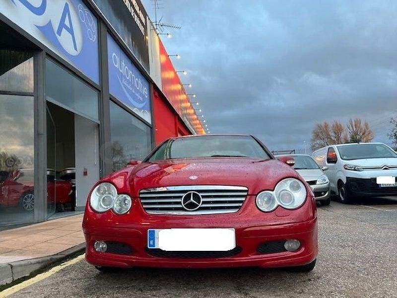 Usado Mercedes C200 122 CV (89 kW) 2004 Rojo Berlina