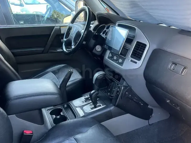 Usado Mitsubishi Montero Intense 182 CV (133 kW) 2005 Negro SUV