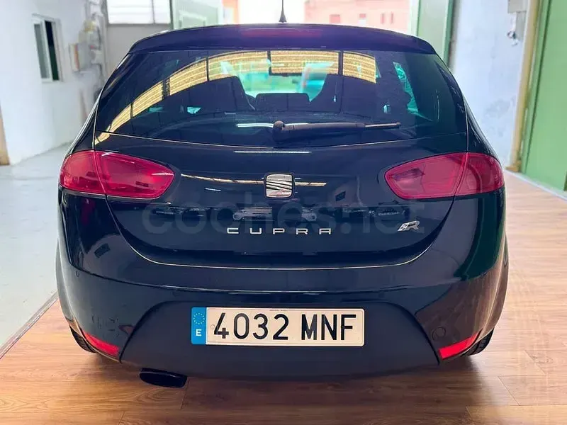 Usado Seat Leon CUPRA 265 CV (194 kW) 2012 Negro Berlina