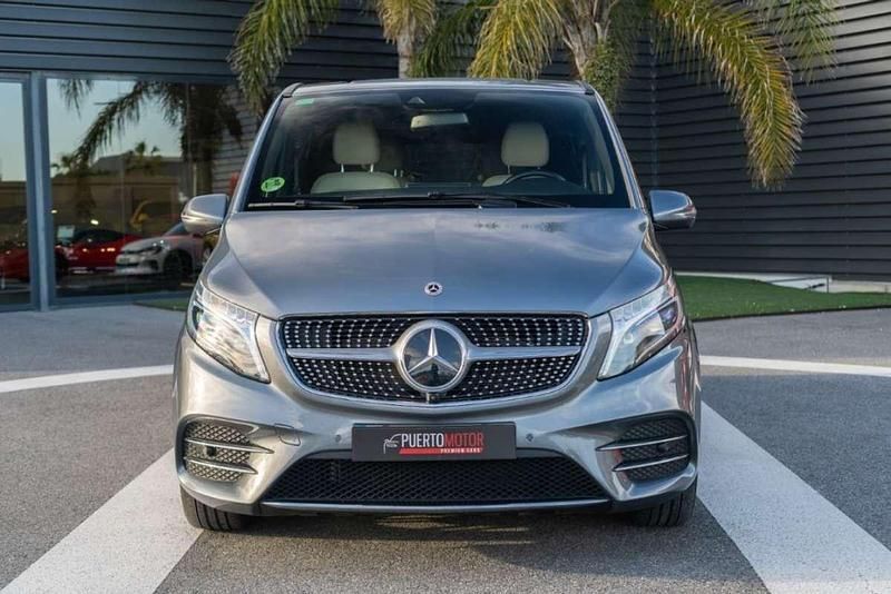 Usado Mercedes V300 Avantgarde 239 CV (175 kW) 2022 Gris / plata Monovolumen