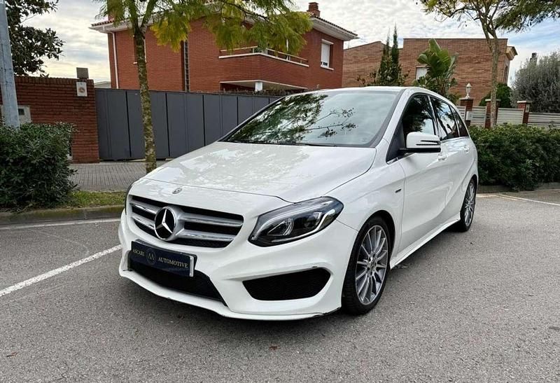 Usado Mercedes B200 136 CV (100 kW) 2018 Blanco Monovolumen