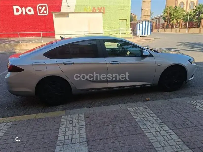 Usado Opel Insignia Selective 136 CV (100 kW) 2020 Blanco Berlina