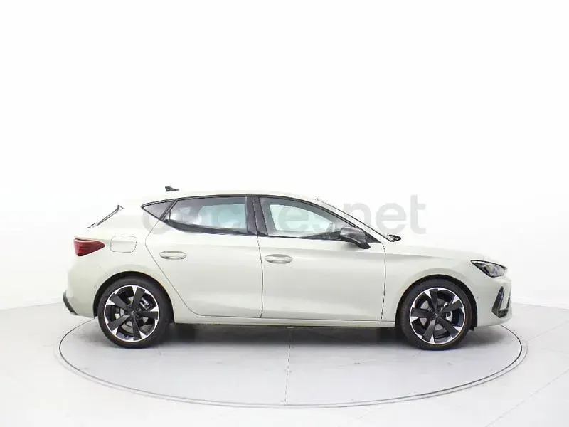 Usado Cupra Leon 150 CV (110 kW) 2025 Gris / plata Berlina