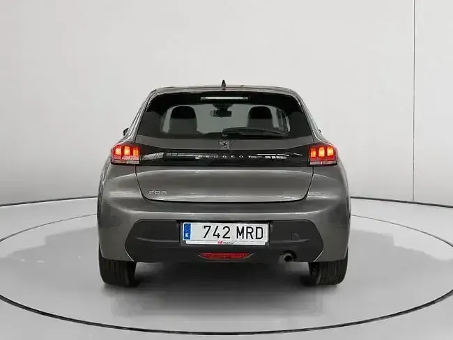 Usado Peugeot 208 Active 75 CV (55 kW) 2024 Gris Utilitario