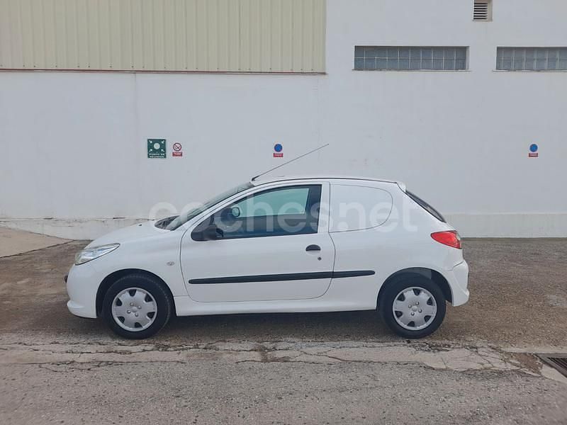 Usado Peugeot 206+ 70 CV (51 kW) 2010 Blanco Utilitario