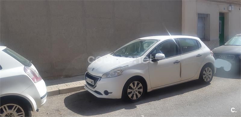 Blanco Usado 2012 Peugeot 208 Business-Line Utilitario | 5500 € (Buen precio) - Imagen 1/4