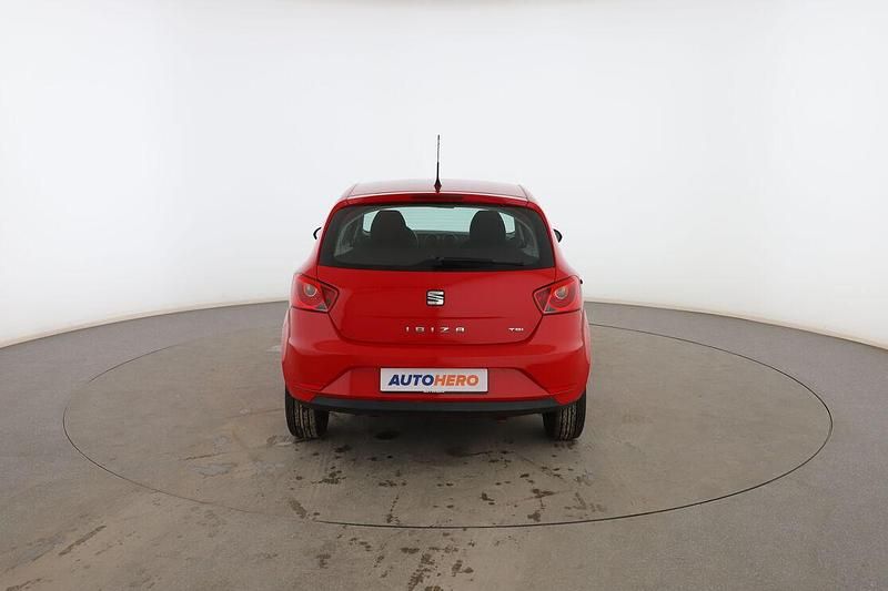 Usado Seat Ibiza Reference 90 CV (66 kW) 2015 Rojo Utilitario