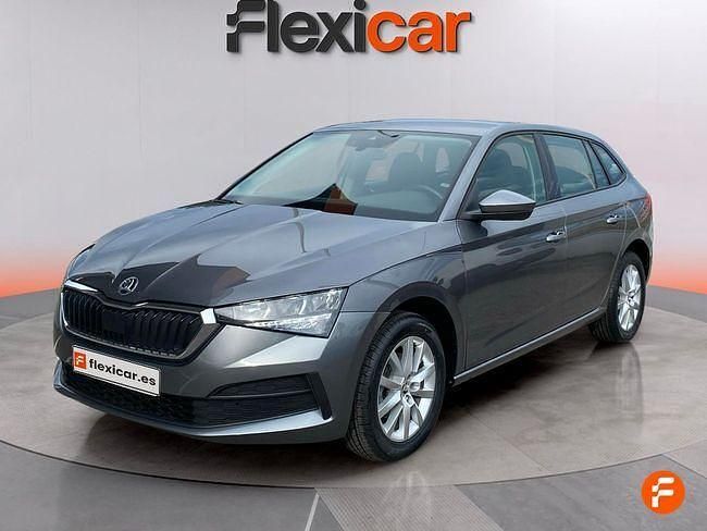 Usado Skoda Scala Active 110 CV (80 kW) 2022 Gris Utilitario
