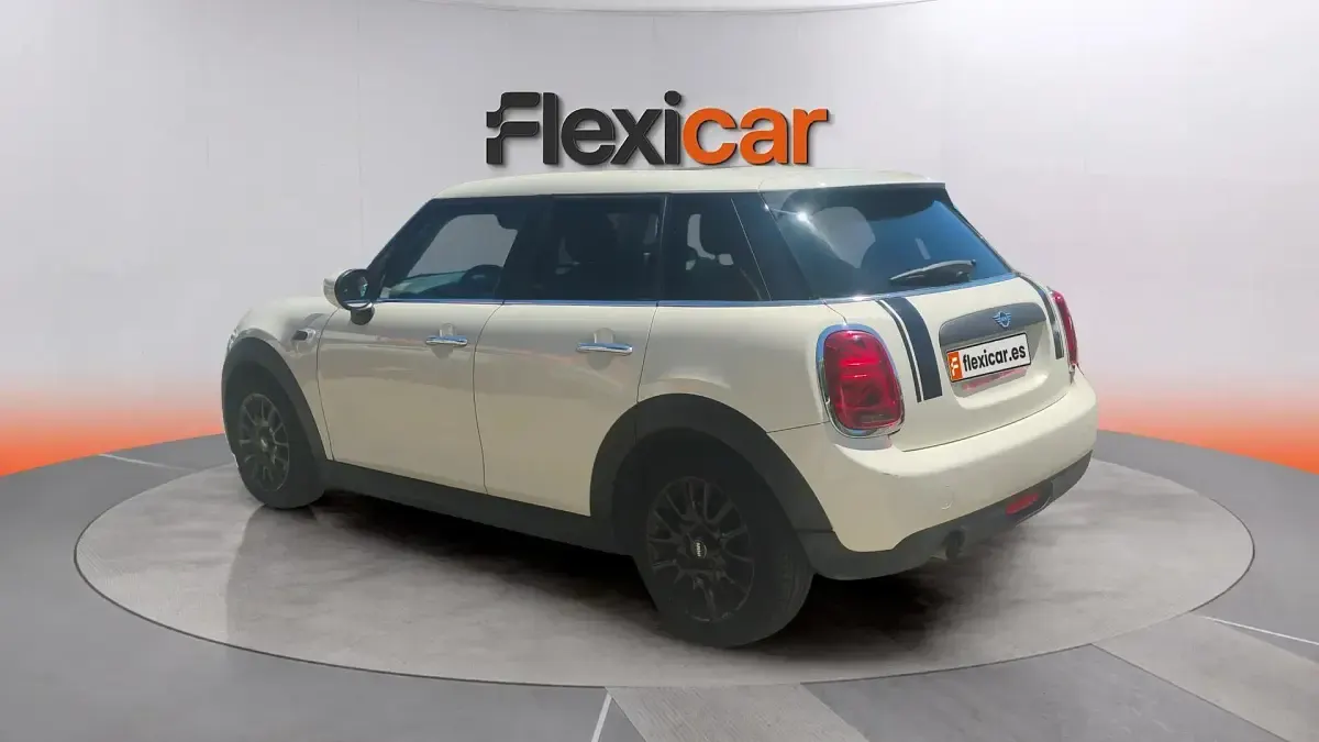 Usado Mini ONE 102 CV (75 kW) 2019 Beige Utilitario