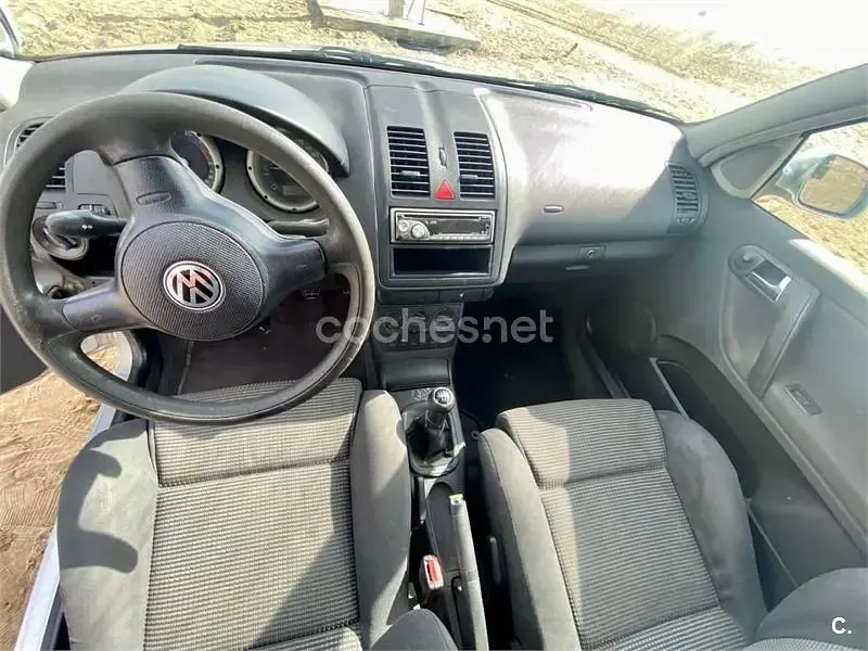 Usado VW Polo Trendline 60 CV (44 kW) 2001 Gris / plata Utilitario