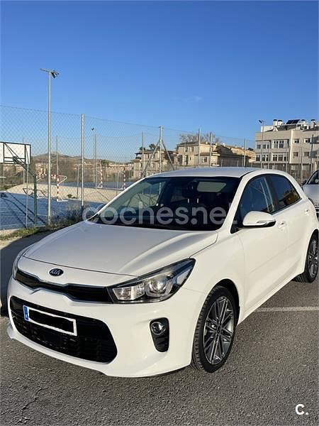 Usado Kia Rio 90 CV (66 kW) 2017 Blanco Berlina