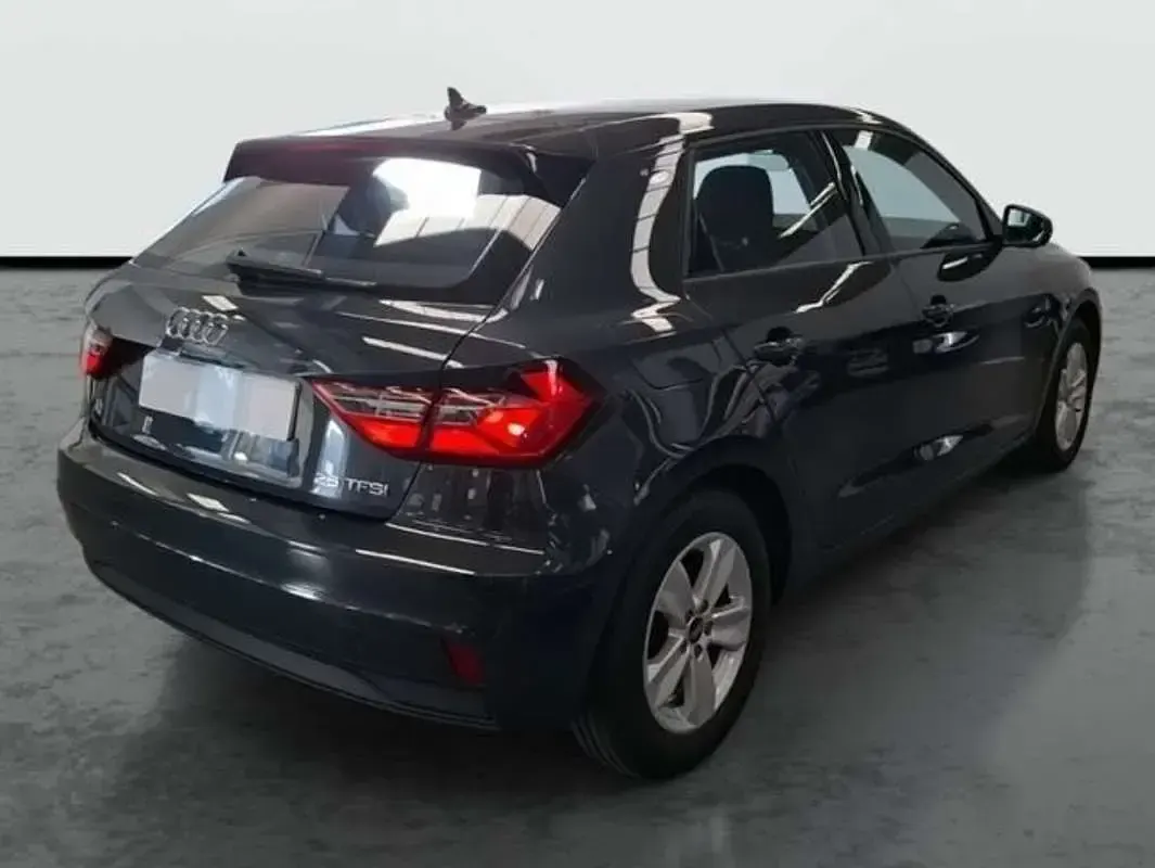 Usado Audi A1 Sportback 95 CV (69 kW) 2022 Gris Utilitario
