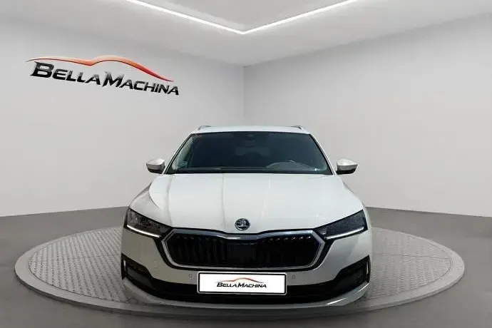 Usado Skoda Octavia Ambition 151 CV (111 kW) 2021 Amarillo Familiar