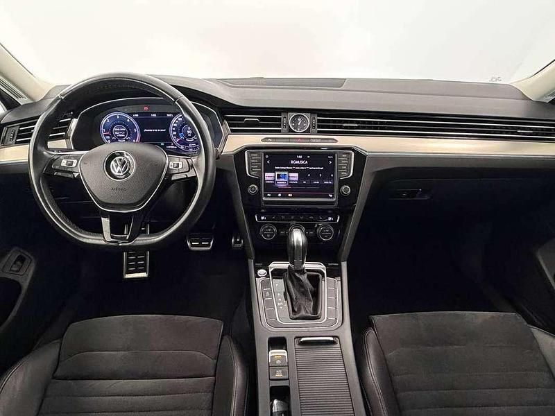 Usado VW Passat Sport 150 CV (110 kW) 2016 Gris Berlina