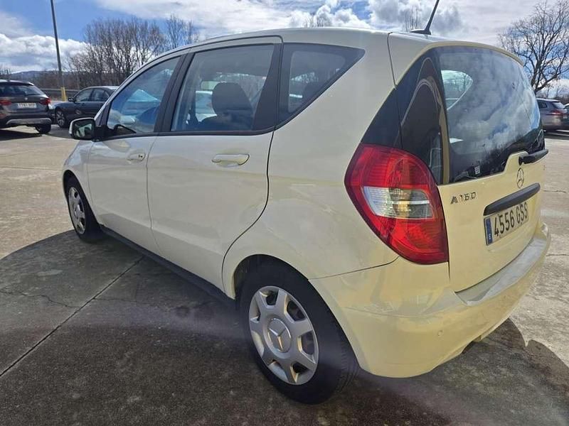 Usado Mercedes A160 Elegance 82 CV (60 kW) 2010 Blanco Utilitario