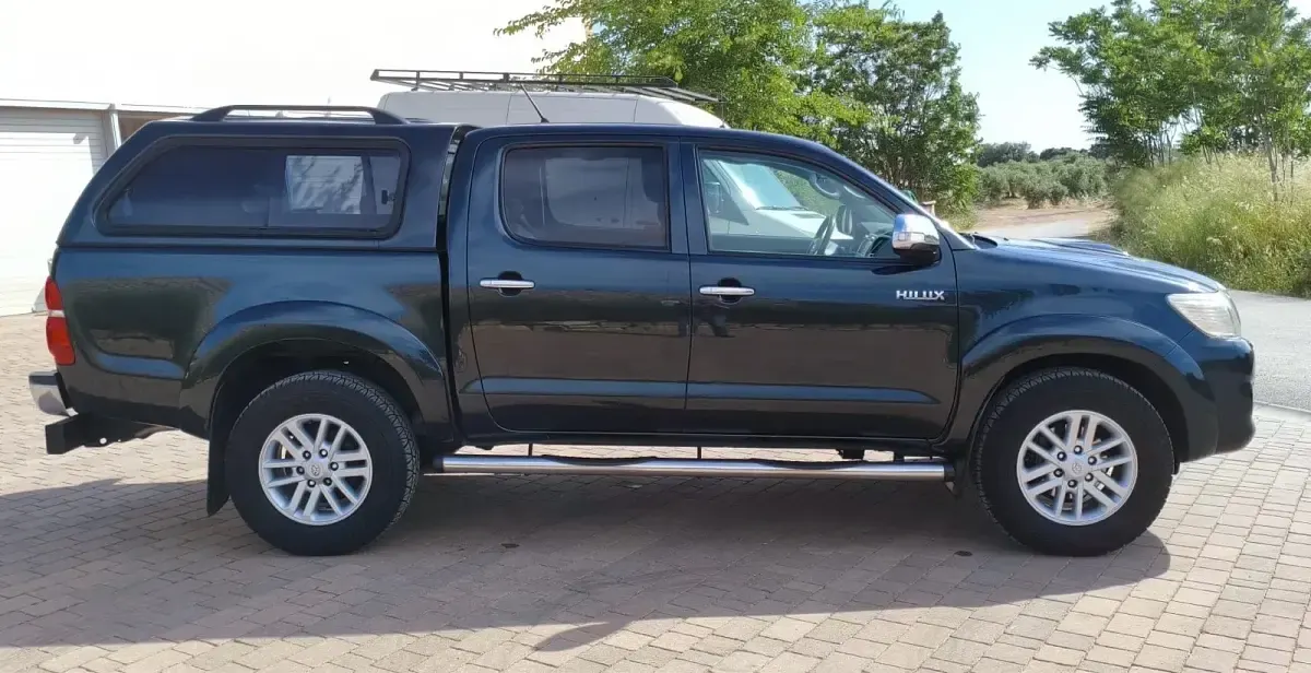 Usado Toyota HiLux 144 CV (105 kW) 2015 Negro Pickup/Camioneta