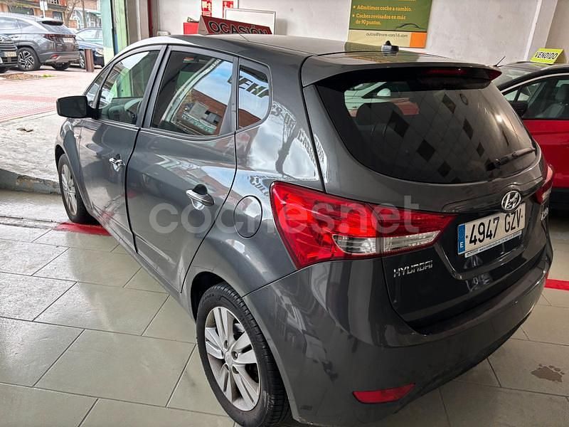 Usado Hyundai ix20 Comfort 90 CV (66 kW) 2010 Gris / plata Utilitario
