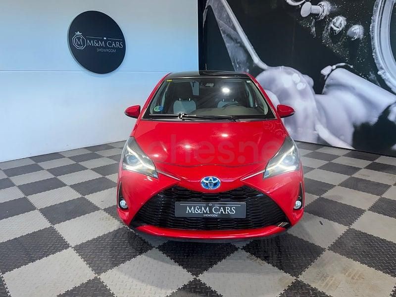 Usado Toyota Yaris Hybrid Active 100 CV (73 kW) 2018 Rojo Berlina
