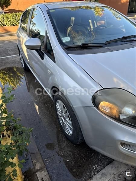 Usado Fiat Punto Lounge 69 CV (50 kW) 2013 Gris / plata Utilitario