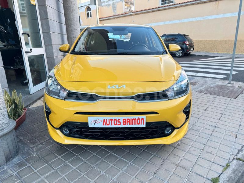 Usado Kia Rio 100 CV (73 kW) 2020 Amarillo Berlina