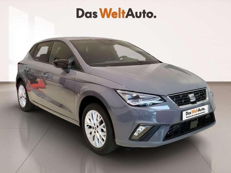 Gris Usado 2024 Seat Ibiza FR Utilitario | 21.900 € (Caro) - Imagen 1/4