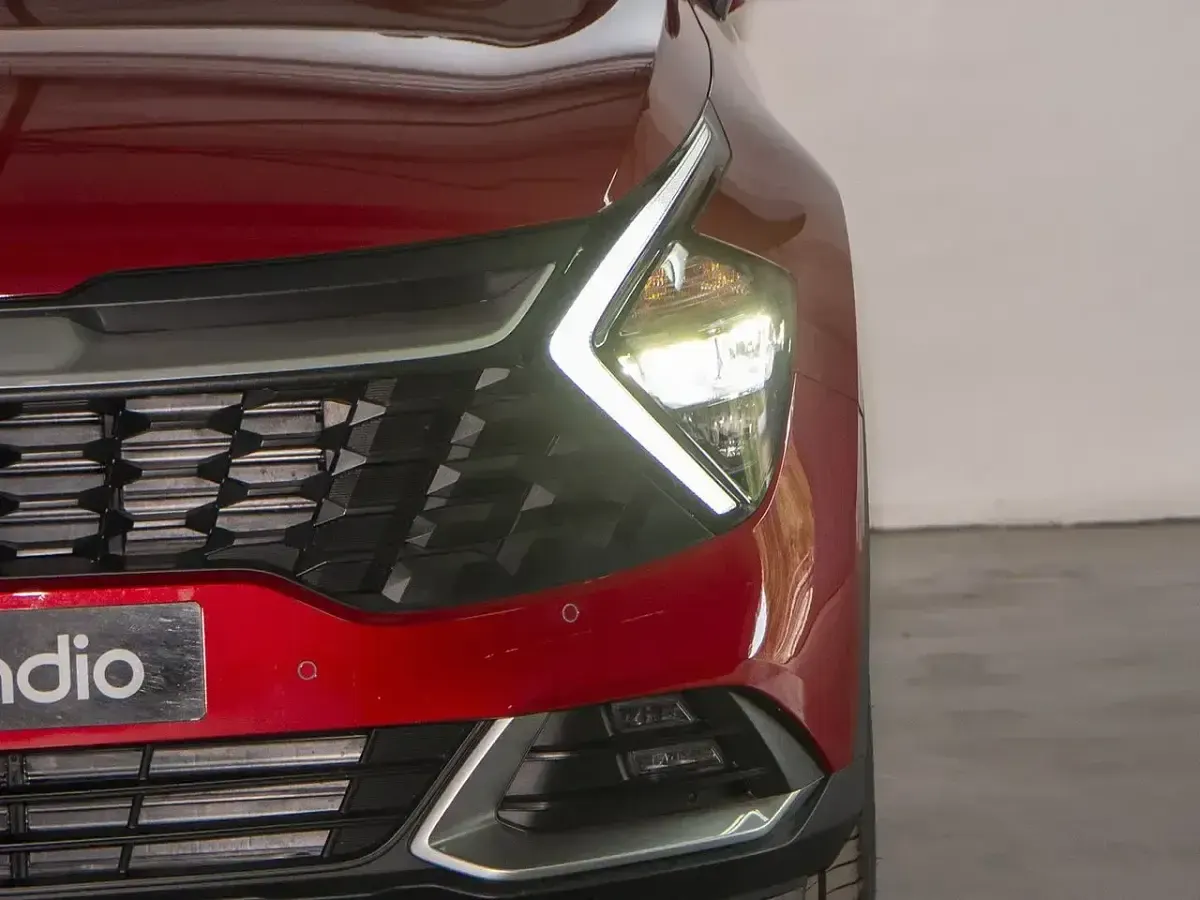 Usado Kia Sportage 136 CV (100 kW) 2024 Rojo SUV