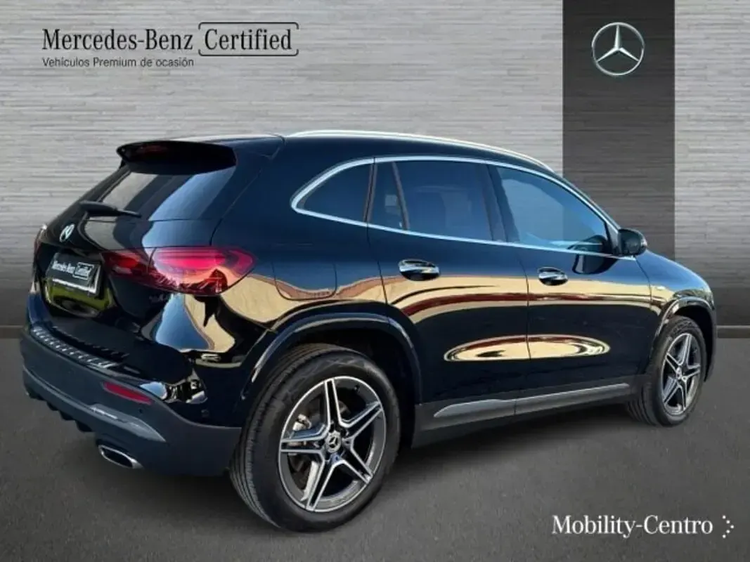 Usado Mercedes GLA250 163 CV (119 kW) 2025 Negro noche SUV