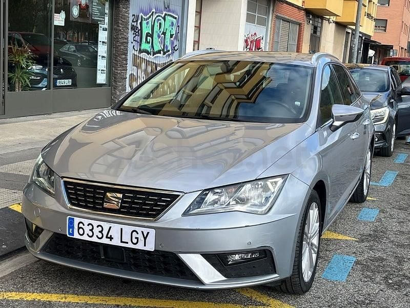 Usado Seat Leon XCELLENCE 150 CV (110 kW) 2020 Gris / plata Familiar