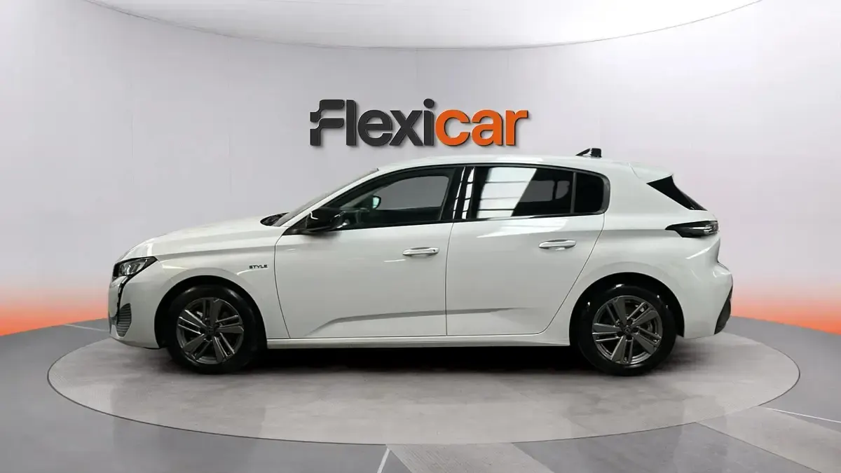 Usado Peugeot 308 Active 131 CV (96 kW) 2024 Blanco Berlina