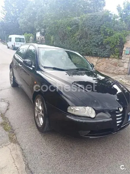 Usado Alfa Romeo 147 Distinctive 120 CV (88 kW) 2001 Negro Utilitario