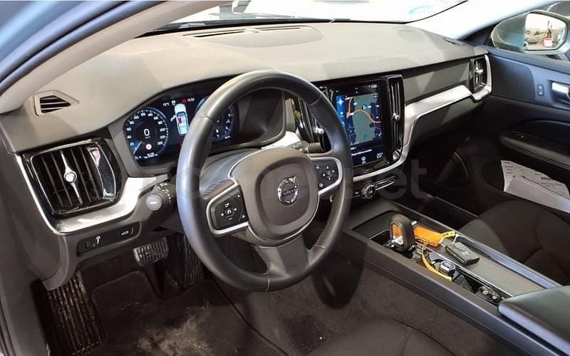 Usado Volvo V60 Momentum 197 CV (144 kW) 2022 Gris / plata Familiar