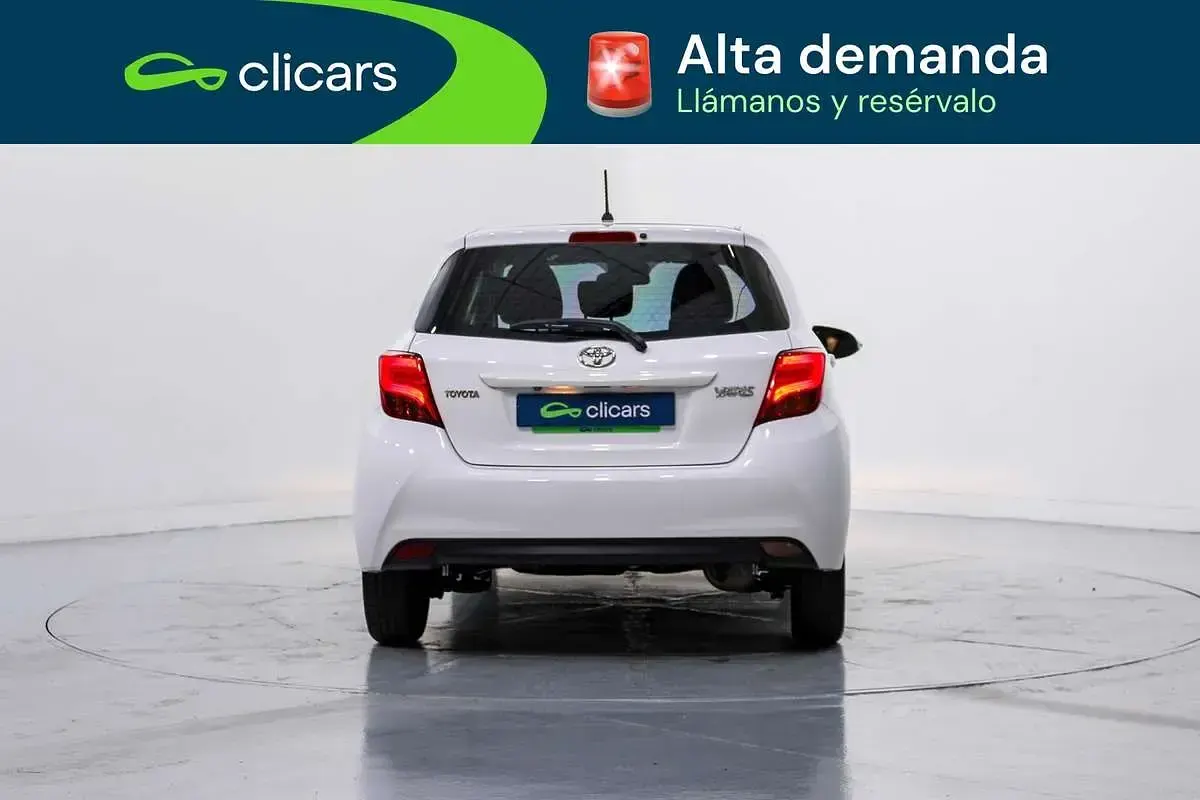 Usado Toyota Yaris Active 69 CV (50 kW) 2016 Blanco Utilitario