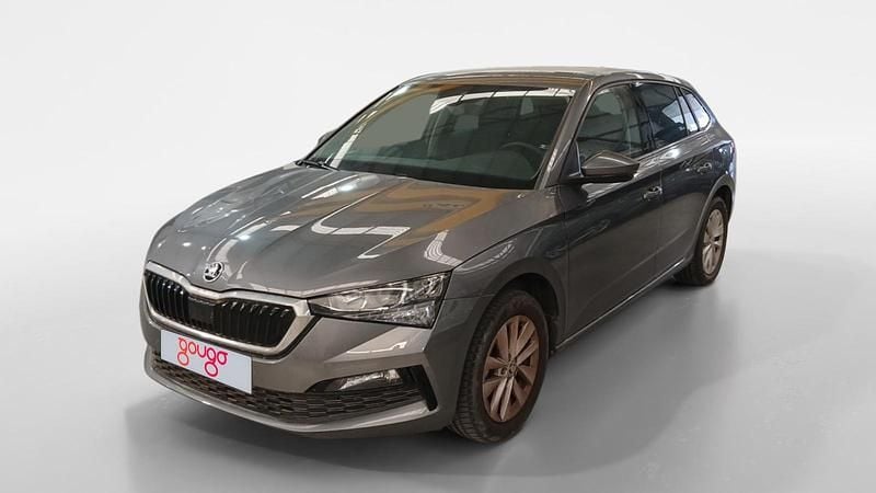 Usado Skoda Scala Ambition 95 CV (69 kW) 2024 Gris Utilitario