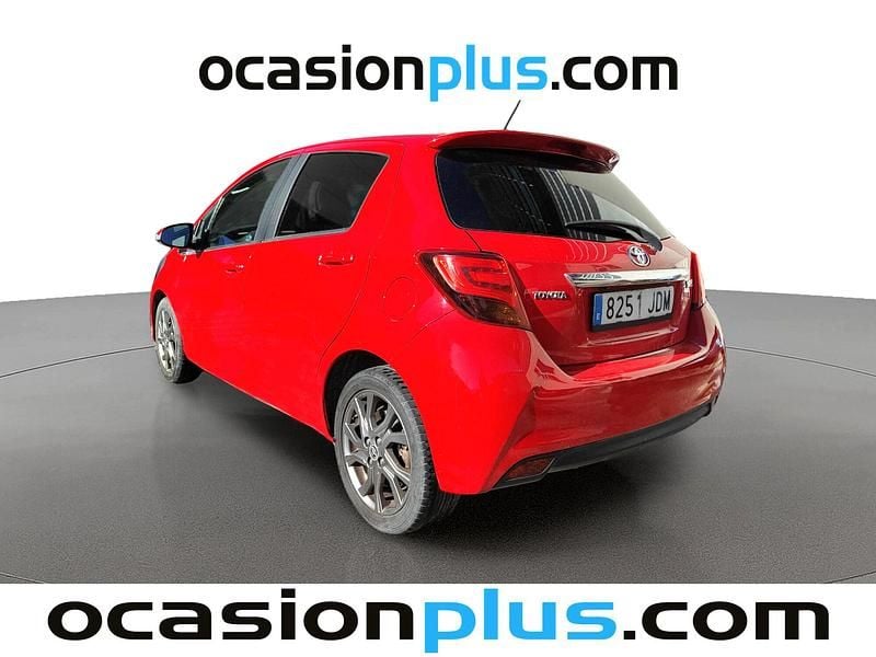 Usado Toyota Yaris Advance 90 CV (66 kW) 2015 Rojo Utilitario