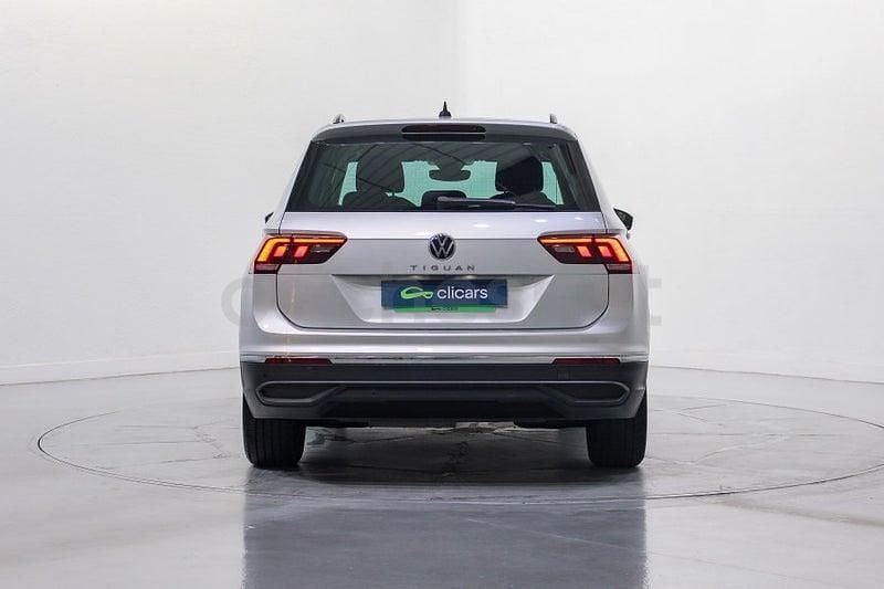 Usado VW Tiguan Allspace Life 150 CV (110 kW) 2022 Gris / plata SUV