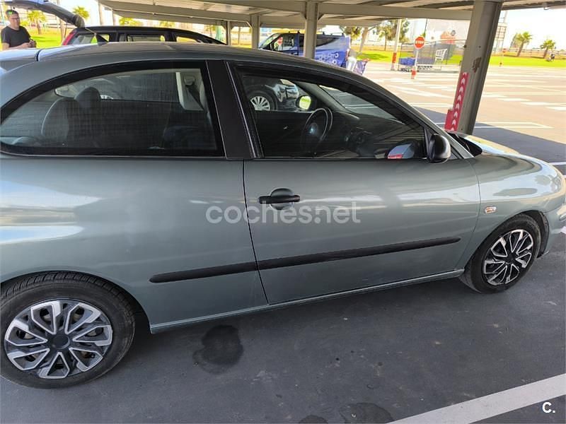 Usado Seat Ibiza Reference 100 HP (73 kW) 2006 Cinzento Citadino