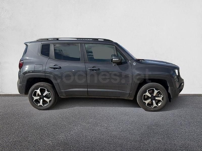 Usado Jeep Renegade Trailhawk 240 CV (176 kW) 2022 Gris / plata SUV