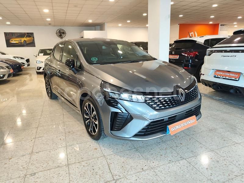 Gris / plata Usado 2025 Renault Clio V Techno Berlina | 18.999 € (Un poco caro) - Imagen 1/4