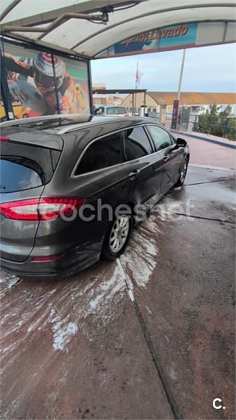 Usado Ford Mondeo Vignale 150 CV (110 kW) 2016 Gris / plata Familiar