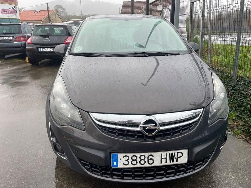 Usado Opel Corsa Selective 75 CV (55 kW) 2014 Gris / plata Utilitario